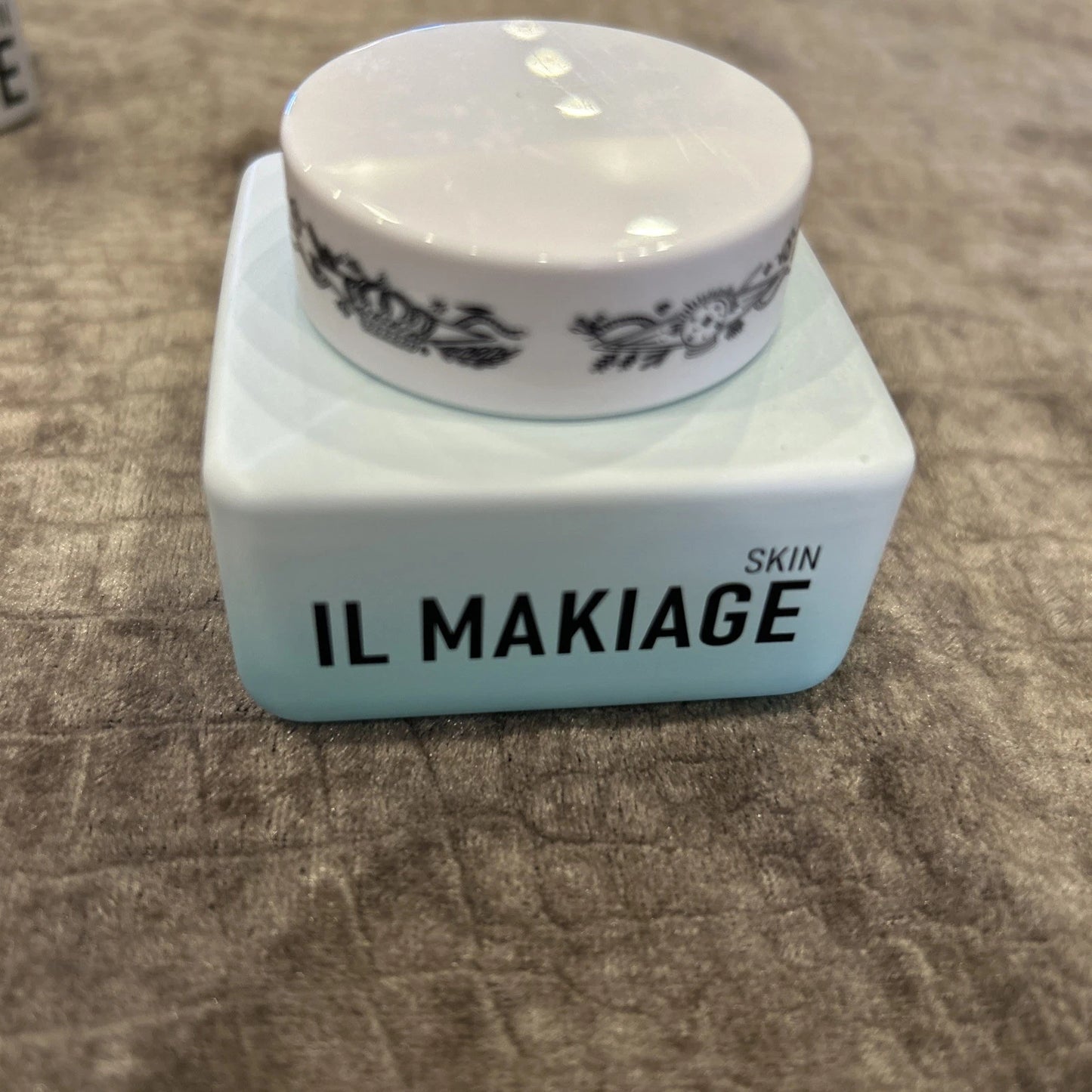 IL MAKIAGE Power Lift Anti-Aging Boost Priming & Plumping Cream –